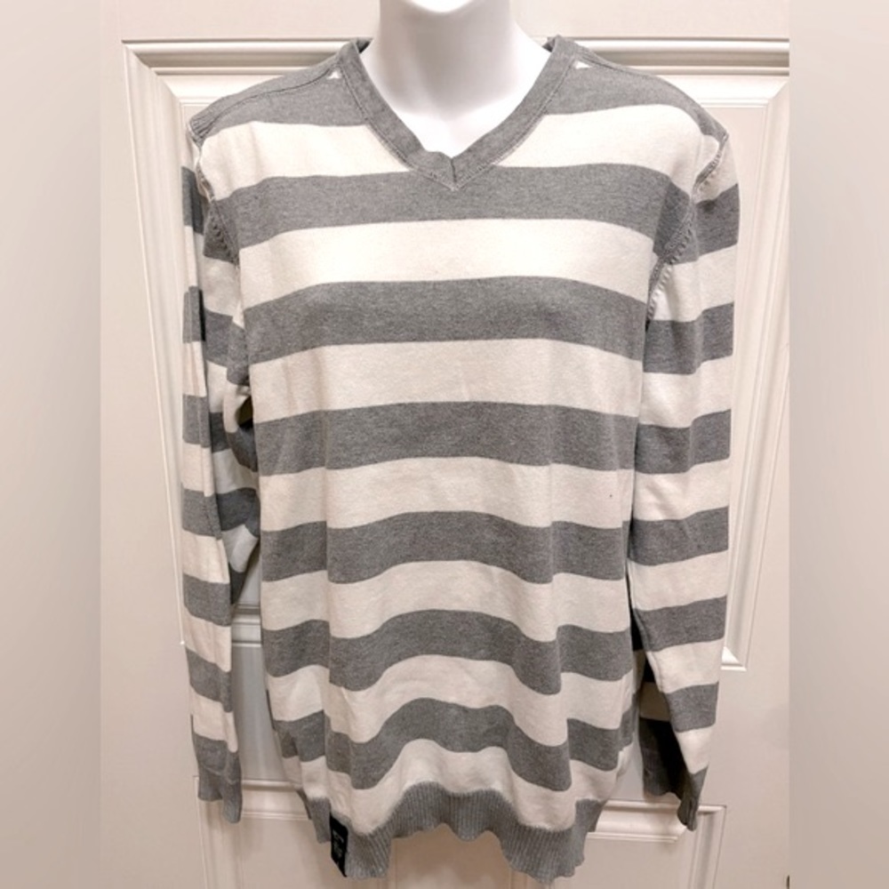 💙Men’s Point Zero Black label Large Grey & White Striped Pullover V Neck.